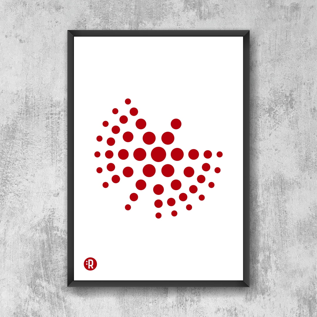 Projekt graficzny czerwonego motyla na plakacie w czarnej ramie na szarej ścianie.