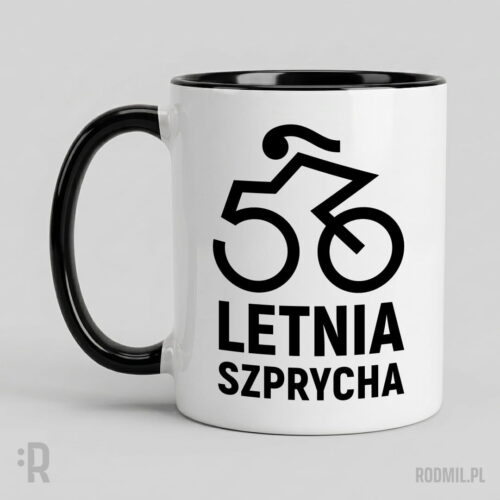 50-letnia szprycha - kubek z nadrukiem na 50 urodziny Kubek biały z nadrukiem na 50 urodziny z postacią konturowej czarno-białej rowerzystki. 5 i 0 to koła roweru a pod nimi napis 50-LETNIA SZPRYCHA.