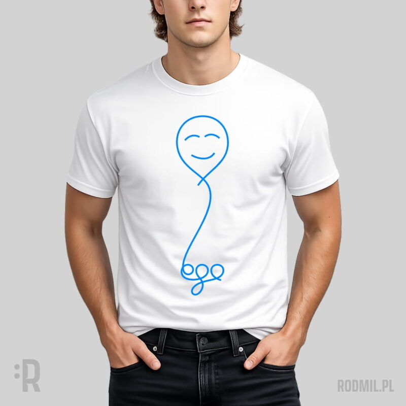EGO - koszulka męska z nadrukiem Model w białej koszulce z nadrukiem projektu graficznego biało-niebieskiego balonika z zadowoloną miną i słowem "ego" ułożonym z tasiemki, na której się trzyma.