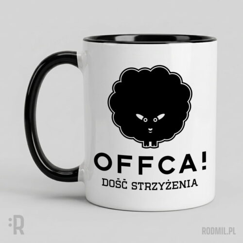 OFFCA! Dość strzyżenia! - kubek społeczny z nadrukiem Kubek biały z nadrukiem minimalistycznego projektu graficznego czarnej, nieostrzyżonej owcy z bardzo dużym futrem i napisem OFFCA! DOŚĆ STRZYŻENIA!