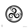 Projekt graficzny nadruku na koszulkę Prawia, Jawia, Nawia z czarno-białym słowiańskim symbolem trzech wirów w kole Triskelion Trystyką.