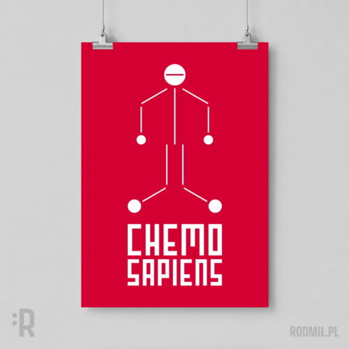 Chemo sapiens - plakat społeczny pionowy A1-A4 Czerwony plakat społeczny wiszący na ścianie z projektem graficznym konturowej postaci człowieka, wpisanej w biały wzór chemiczny z głową w kształcie tabletki, a pod nią napisem CHEMO SAPIENS.
