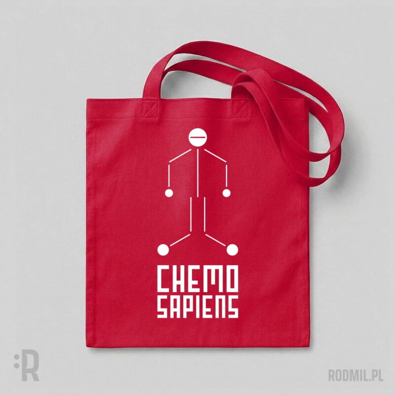 Chemo sapiens - torba społeczna z nadrukiem Czerwona torba społeczna na ramię z nadrukiem projektu graficznego konturowej postaci człowieka, wpisanej w biały wzór chemiczny z głową w kształcie tabletki, a pod nią napisem CHEMO SAPIENS.