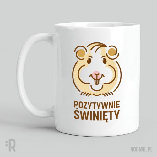 Biały kubek z humorystycznym nadrukiem projektu graficznego uśmiechniętego kremowego samca świnki morskiej z zaczesaną na bok grzywką i napisem POZYTYWNIE ŚWINIĘTY.