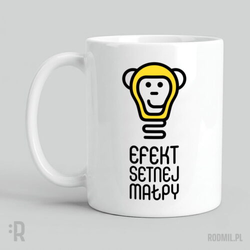 Efekt setnej małpy 2 - kubek społeczny z nadrukiem Biały kubek z humorystycznym nadrukiem projektu graficznego uśmiechniętej małpiej głowy w formie świecącej na żółto żarówki z podpisem EFEKT SETNEJ MAŁPY.