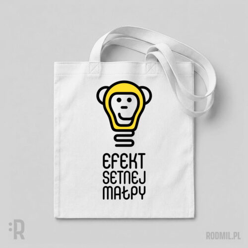 Efekt setnej małpy 2 - torba społeczna z nadrukiem Biała torba na ramię z humorystycznym nadrukiem projektu graficznego uśmiechniętej małpiej głowy w formie świecącej na żółto żarówki z podpisem EFEKT SETNEJ MAŁPY.
